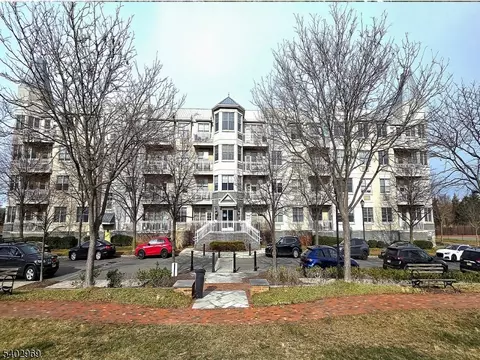 30 Freedomway #102, Jersey City, NJ 07305