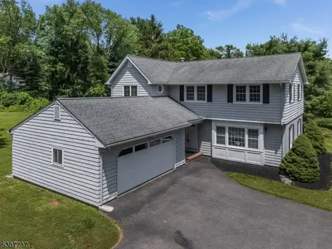 4 Orchid Pl, Lebanon, NJ 08833