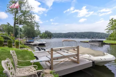 590 W Shore Trl, Sparta, NJ 07871