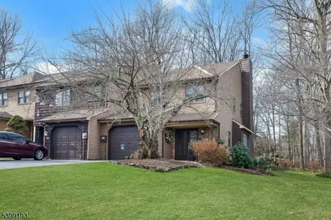 99 Patriots Rd, Morris Plains, NJ 07950