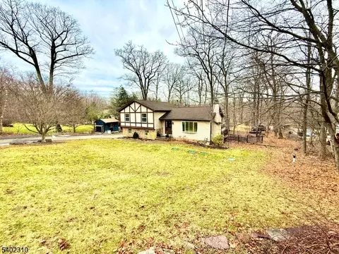 117 Papscoe Rd, Hewitt, NJ 07421