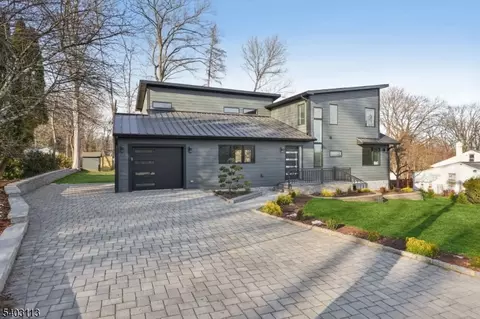 107 High St, Randolph, NJ 07869