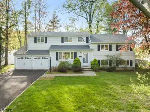 7 Kinkead Dr, Livingston, NJ 07039