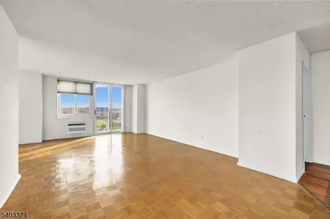 160 Overlook Ave #7A, Hackensack, NJ 07601 photo 13