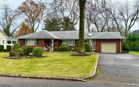 87 Hillcrest Dr, Clark, NJ 07066