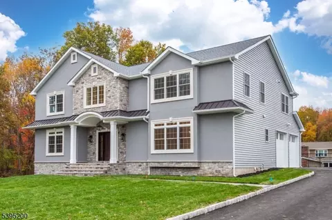 20 West Dr, Fairfield, NJ 07004