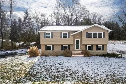 9 Wehrli Rd, Long Valley, NJ 07853
