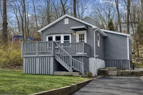50 Coolidge Trl, Hopatcong, NJ 07843