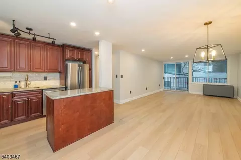 1 Wall St #1E, Fort Lee, NJ 07024