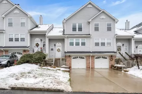 189 Kemper Ct, Hackettstown, NJ 07840