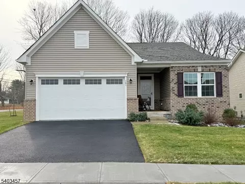 161 Clubhouse Dr, Washington, NJ 07882