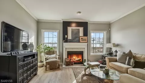 505 Tallwood Ln, Green Brook, NJ 08812