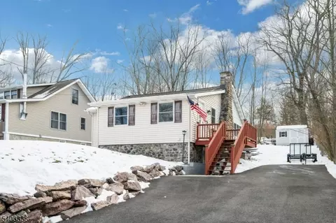 32 Overlook Rd, West Milford, NJ 07480