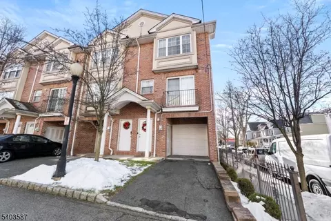 126 Amherst St, East Orange, NJ 07018