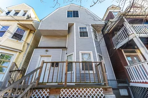 152 S 10th St, Newark, NJ 07107