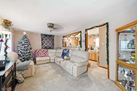 12 Quill St, West Milford, NJ 07480