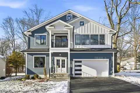 8 Montgomery Rd, Livingston, NJ 07039