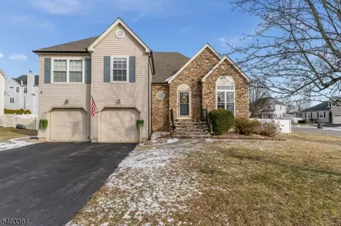 4 Windsor Ln, Phillipsburg, NJ 08865