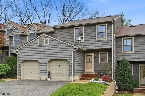 12 Mountain Ridge Rd, Bloomingdale, NJ 07403