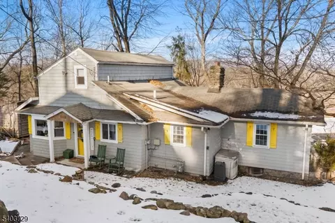 49 Cliffside Trl, Denville, NJ 07834