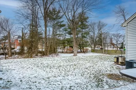 304 Maplecrest Rd, Edison, NJ 08820 photo 33