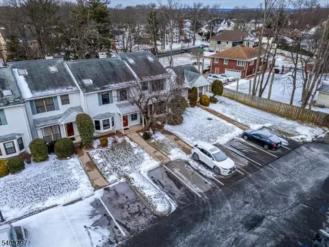 304 Maplecrest Rd, Edison, NJ 08820 photo 5