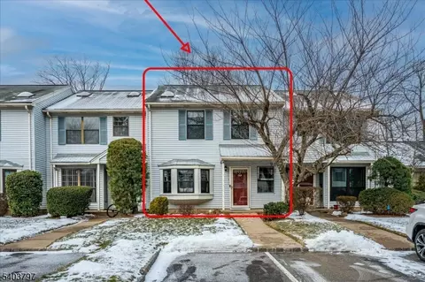 304 Maplecrest Rd, Edison, NJ 08820