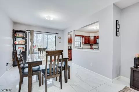 304 Maplecrest Rd, Edison, NJ 08820 photo 16