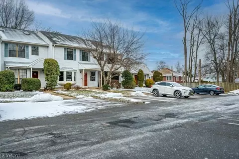 304 Maplecrest Rd, Edison, NJ 08820 photo 2