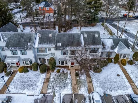 304 Maplecrest Rd, Edison, NJ 08820 photo 4