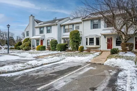 304 Maplecrest Rd, Edison, NJ 08820 photo 3