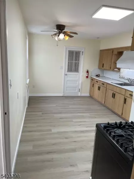 8 Fairview Ave, Secaucus, NJ 07094 photo 7
