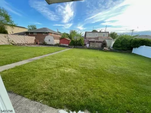 8 Fairview Ave, Secaucus, NJ 07094 photo 3