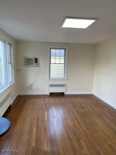 8 Fairview Ave, Secaucus, NJ 07094 photo 4