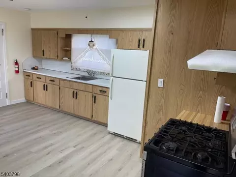 8 Fairview Ave, Secaucus, NJ 07094 photo 6