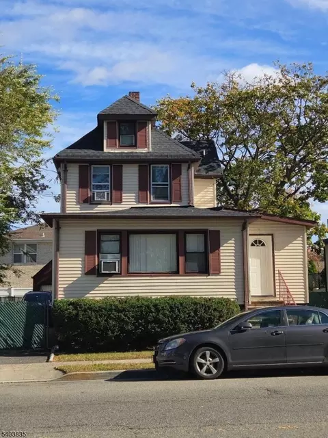 381 Mola Blvd, Elmwood Park, NJ 07407