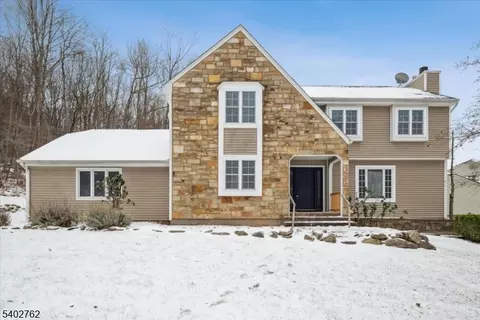 1 Knob Hill Rd, Hackettstown, NJ 07840