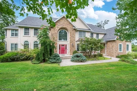 68 Eileen Dr, Cedar Grove, NJ 07009