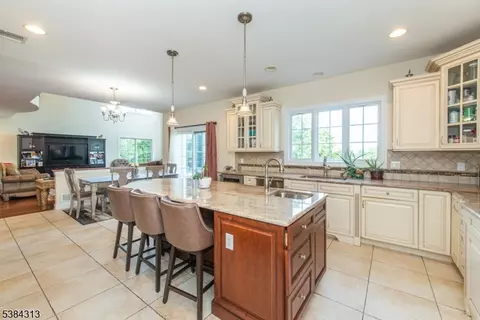 68 Eileen Dr, Cedar Grove, NJ 07009 photo 42