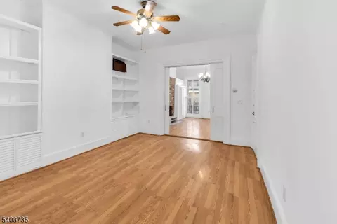 564 Hudson Ave, Weehawken Twp, NJ 07086