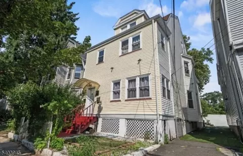 8 Treacy Ave, Newark, NJ 07108