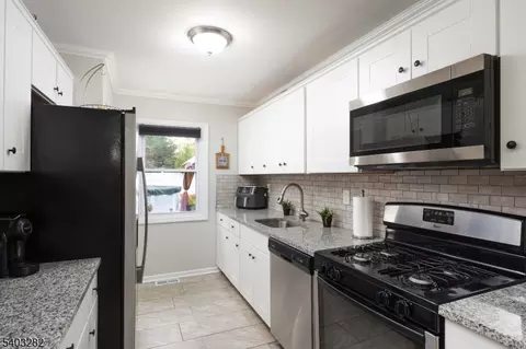 262 Valley Rd, Clark, NJ 07066 photo 8
