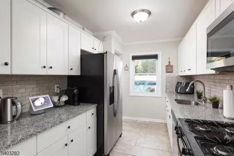 262 Valley Rd, Clark, NJ 07066 photo 9