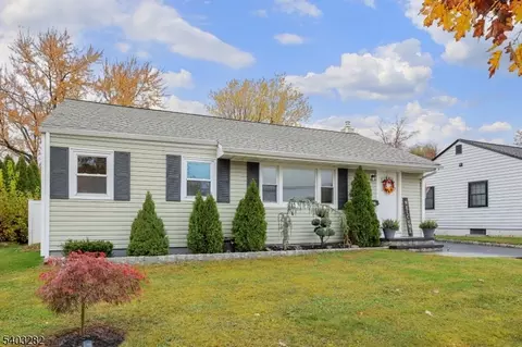 262 Valley Rd, Clark, NJ 07066