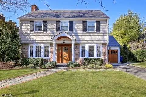 6 Lorraine Rd, Summit, NJ 07901