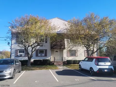 390 Lake Shr W #B, Montague, NJ 07827