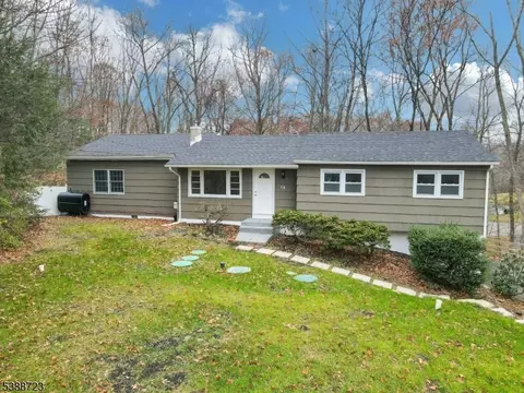 19 Courtland Dr, Wantage, NJ 07461