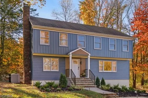 24 Arapaho Trl, Sparta, NJ 07871