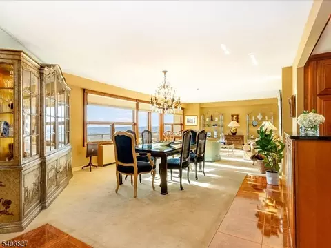 2 Claridge Dr #8IE, Verona, NJ 07044