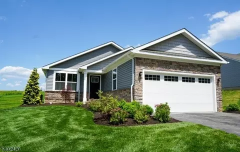60 Coventry Rd, Hamburg, NJ 07419